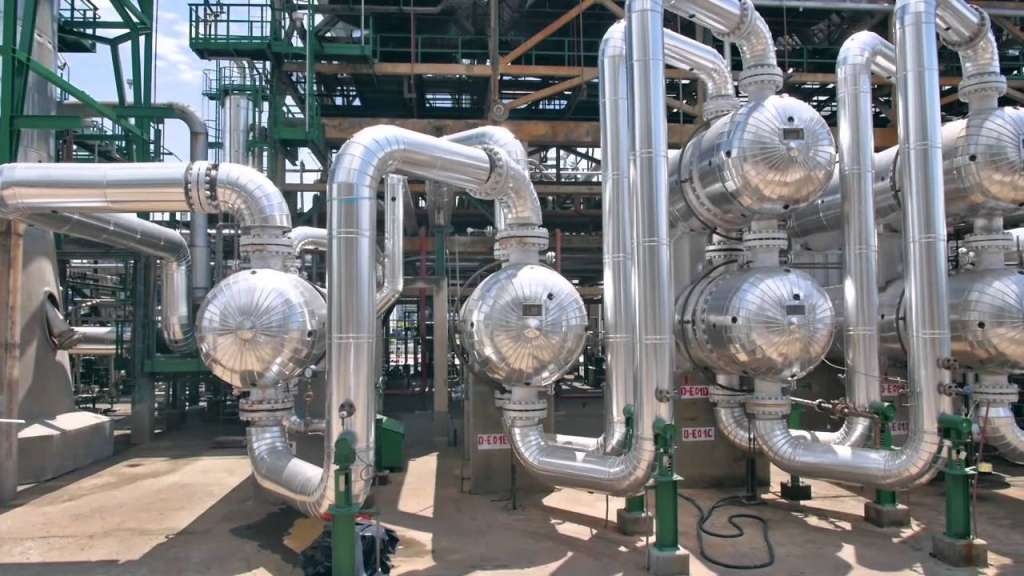 Investigan show con bailarinas en refinería de Esmeraldas