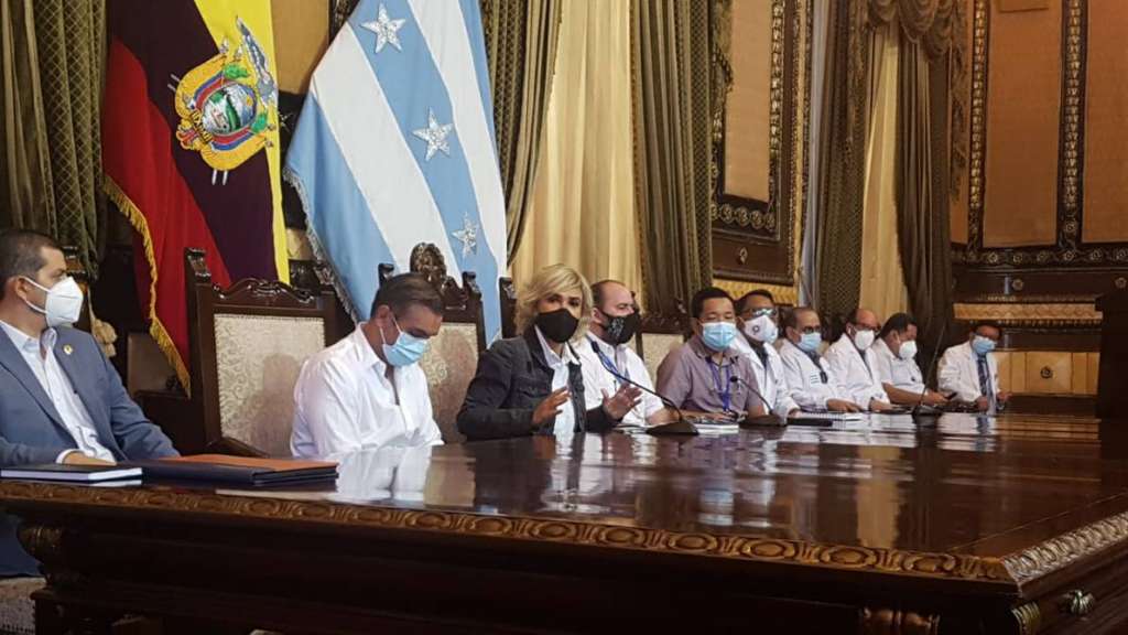 Guayaquil: gremios piden licencia para negociar más vacunas