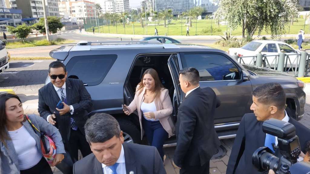 Exvicepresidenta Vicuña rinde versión en caso diezmos