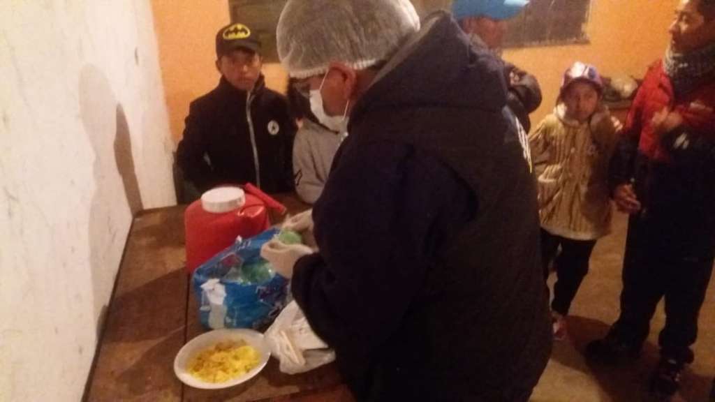 60 personas se intoxicaron con alimentos en Ambato
