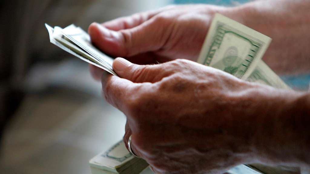 Más de 8.000 jubilados no recibirían pago de estímulo