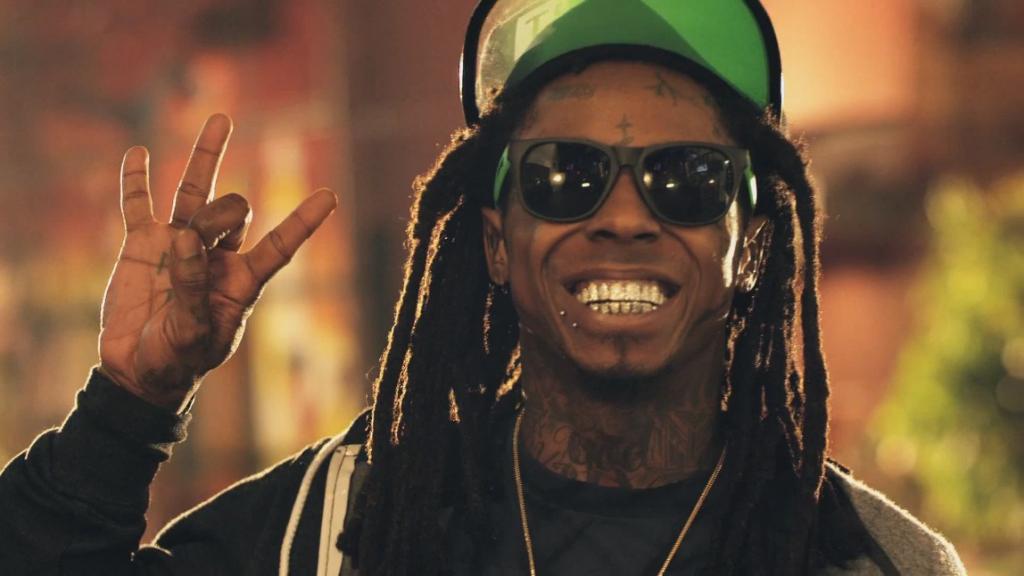 Abren fuego contra buses que llevaban a rapero Lil Wayne