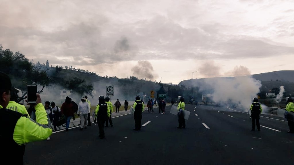 Manifestación indígena cierra vías en el norte del país