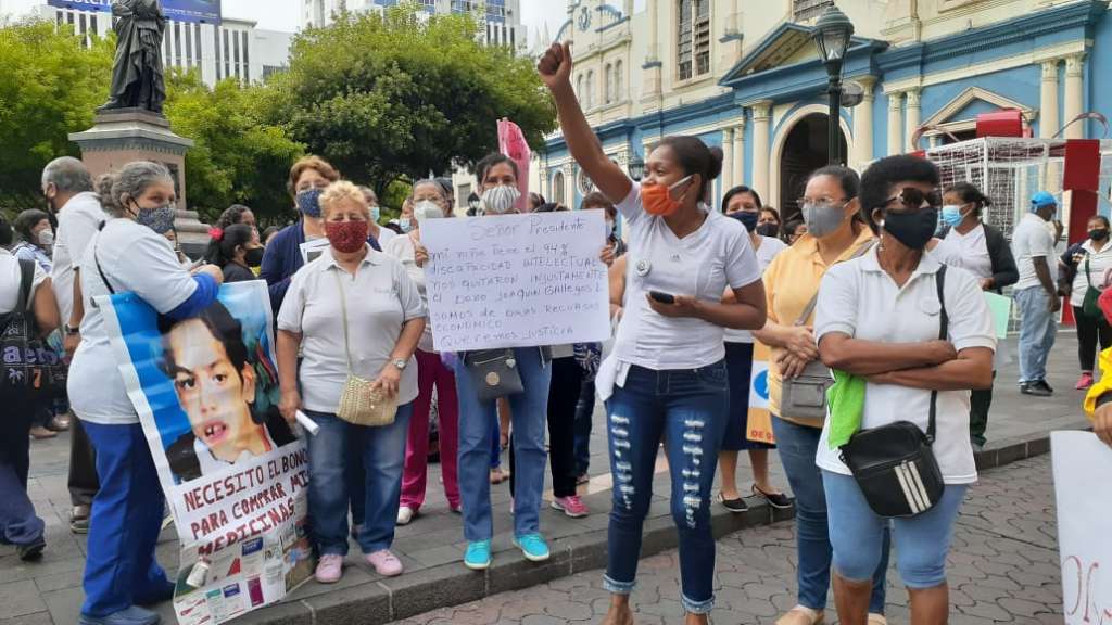 Familiares de personas con discapacidad piden volver a la lista de beneficiarios del bono