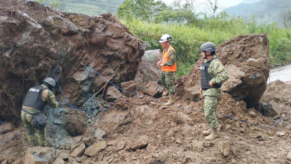 La vía Alóag-Santo Domingo permanecerá cerrada hasta el 24 de enero