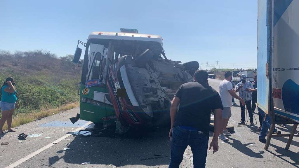 Tres muertos tras accidente en vía Santa Elena-Guayaquil