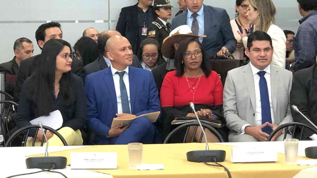 Informe que recomienda juicio a 4 integrantes del CPCCS pasa al pleno de la Asamblea