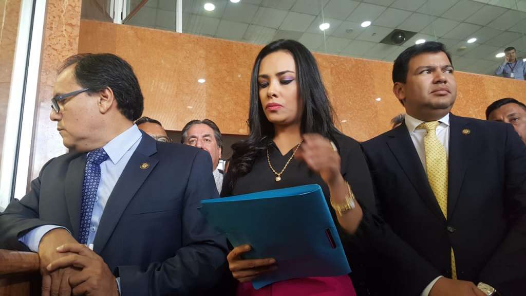 Coalición presenta pedido de juicio contra CPCCS