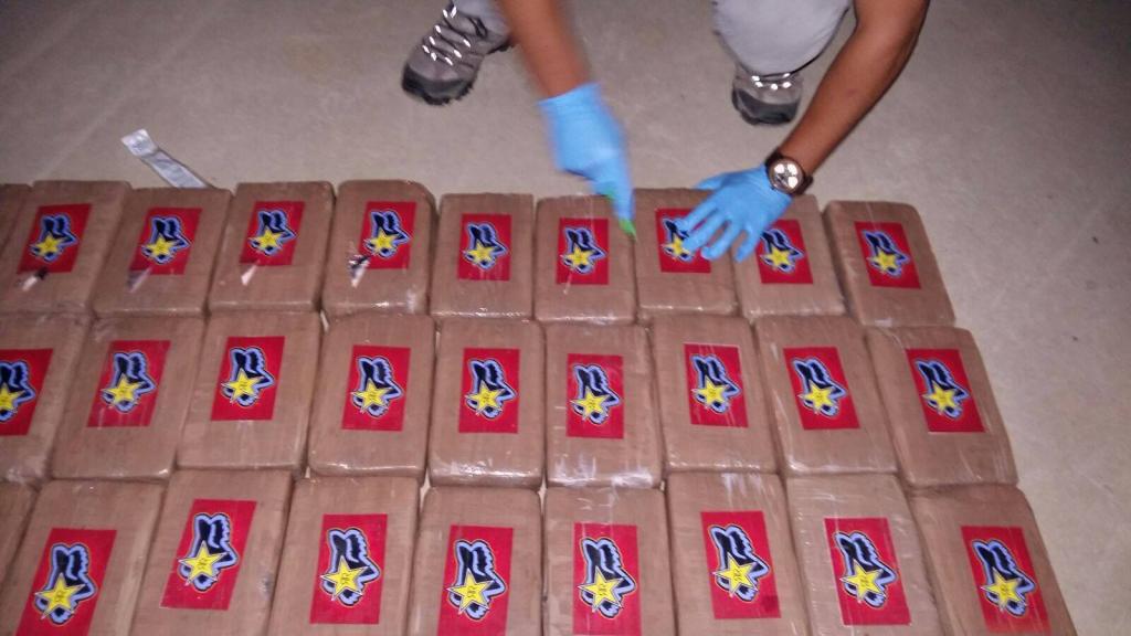 Antinarcóticos decomisa 550 paquetes de clorhidrato de cocaína en Santa Elena