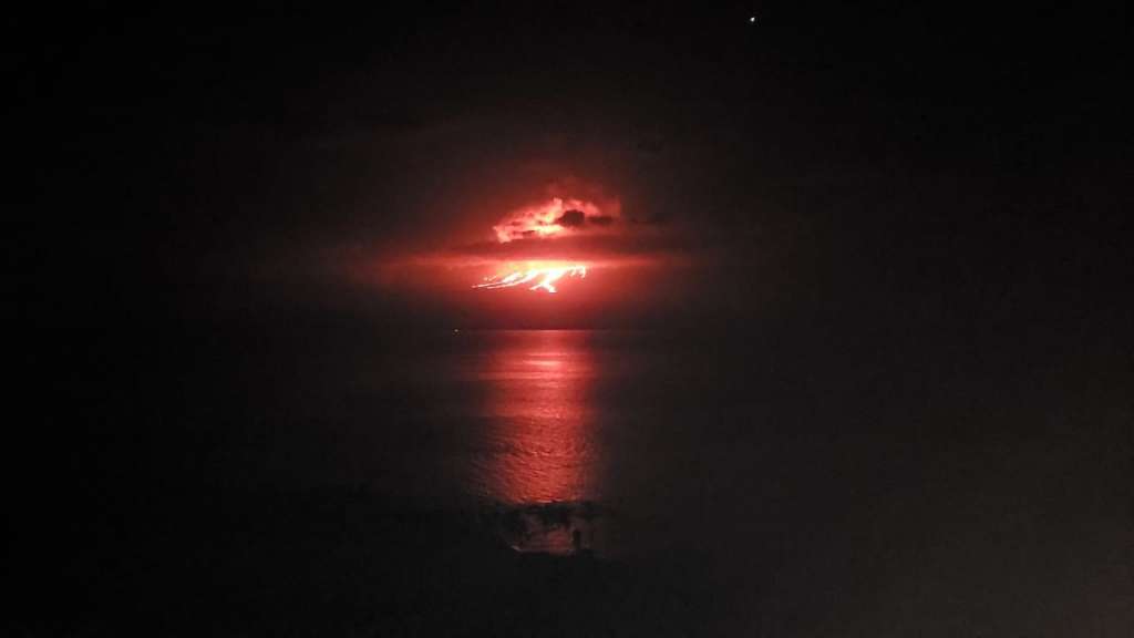 Erupciona el volcán La Cumbre en una isla de Galápagos