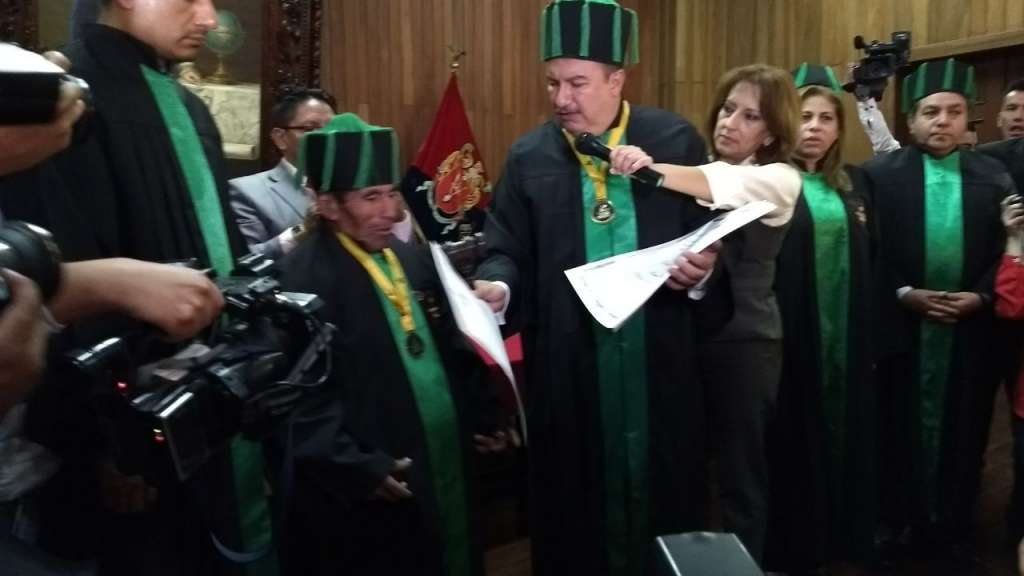 &quot;El último hielero del Chimborazo&quot; recibe un doctorado honoris causa