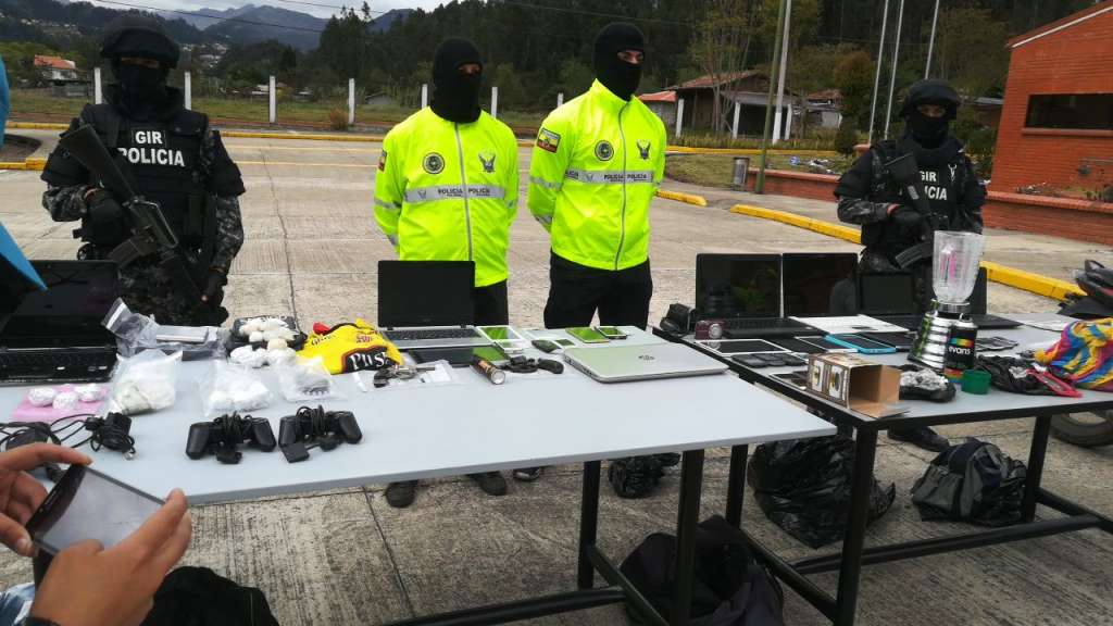 13 detenidos son investigados por microtráfico de drogas y robos en Cuenca