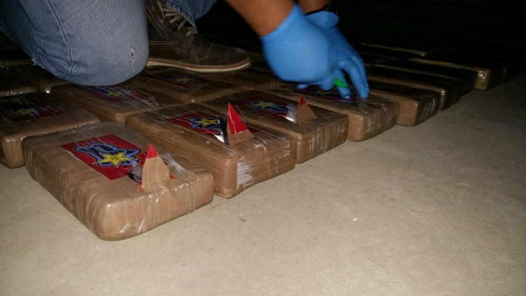 Antinarcóticos decomisa 550 paquetes de clorhidrato de cocaína en Santa Elena