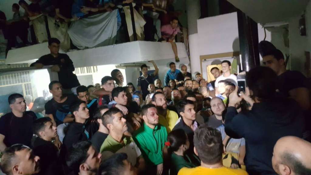 Opositores venezolanos presos toman calabozos de policía política