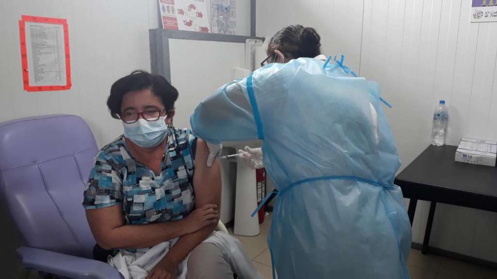 Alcaldes se reunirán con ministro de Salud para pedirle que descentralice la compra de vacunas