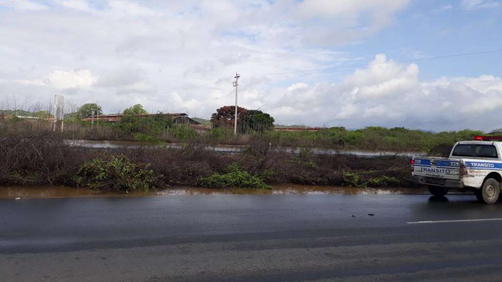 Dos ríos de la provincia del Guayas se desbordan