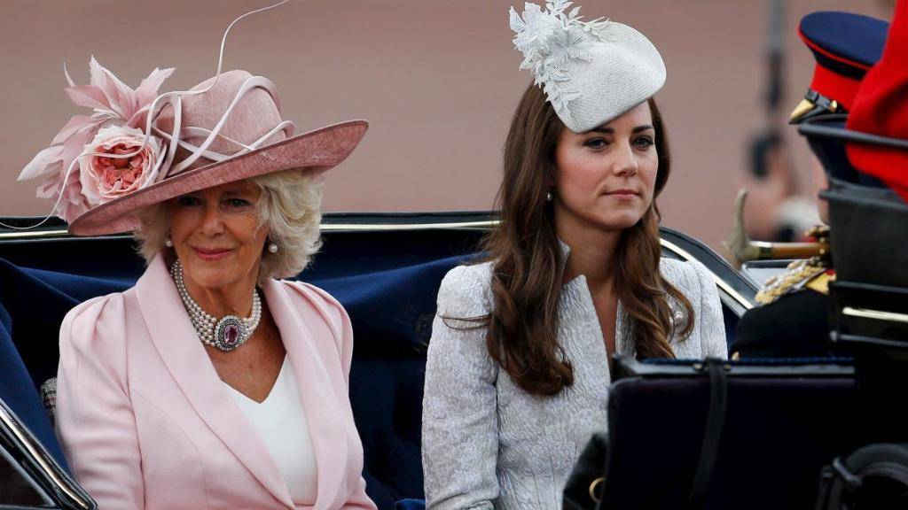 Imagen de archivo de la reina Camila y la princesa Kate Middleton. Con la avanzada edad del Rey, la Reina Camila toma mayor responsabilidad en la Familia Real.