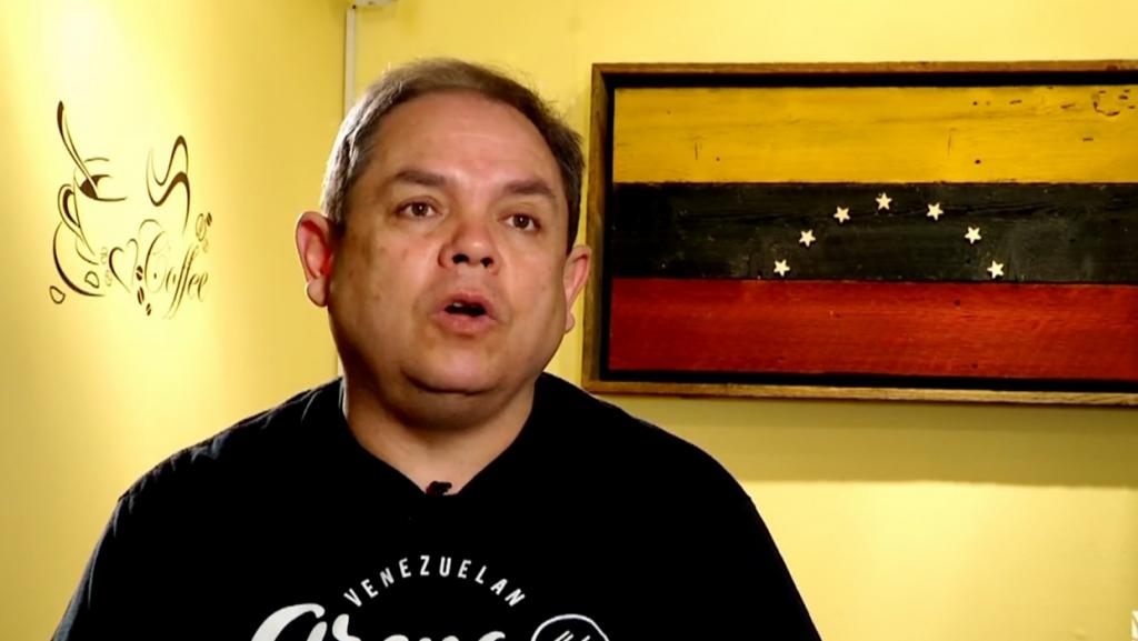 &quot;¡Lárguense!&quot;: restaurante exhibe bandera de Venezuela en EEUU y es atacado