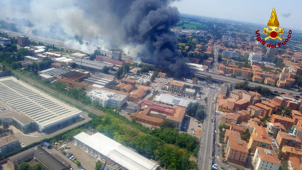 Explosión de camión en carretera deja dos muertos en Italia