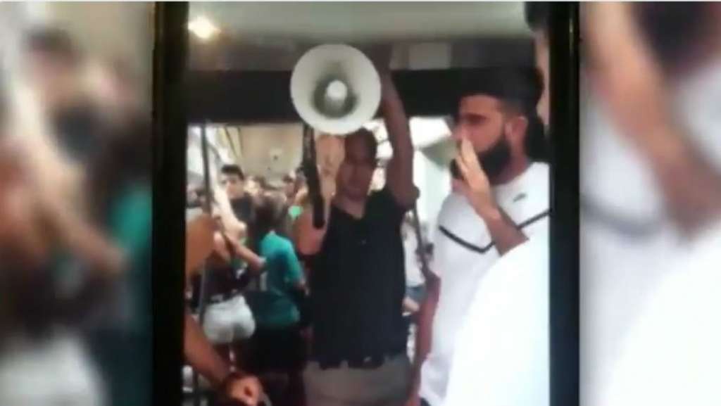 Detenidos nueve predicadores por provocar pánico en metro de Valencia