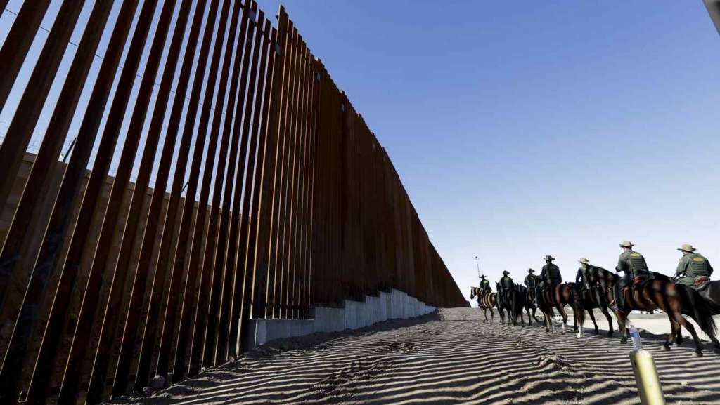 California sopesa demandar a Trump por emergencia para muro