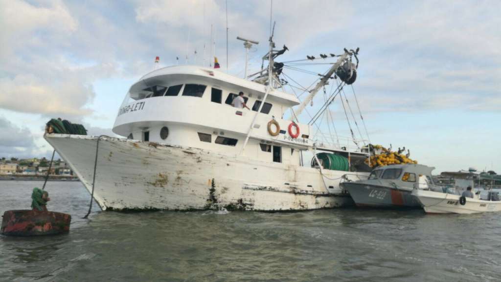 Embarcación que faenaba dentro de la milla náutica fue detenida por Dirnea