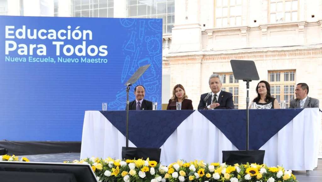 14 mil maestros subirán de categoría en Ecuador