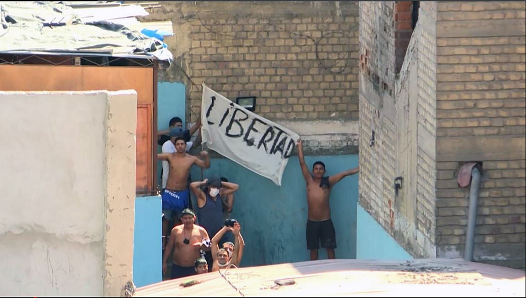 Renuncia jefe del sistema penitenciario de Perú tras motines por coronavirus