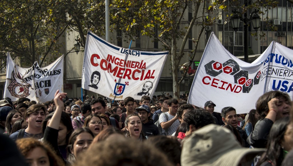 Estudiantes chilenos rechazan leyes de Piñera