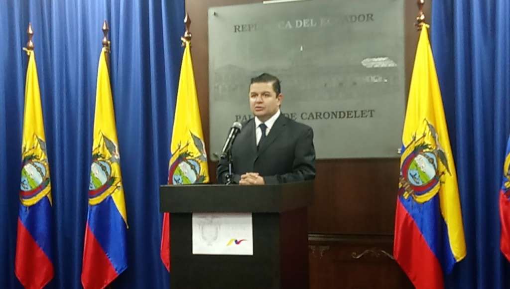 Lenín Moreno pide la renuncia a todos sus ministros