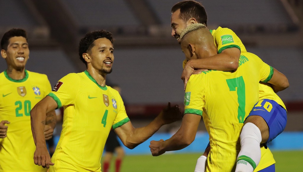 Brasil enlaza cuarto triunfo y golpea de nuevo a Uruguay en Montevideo