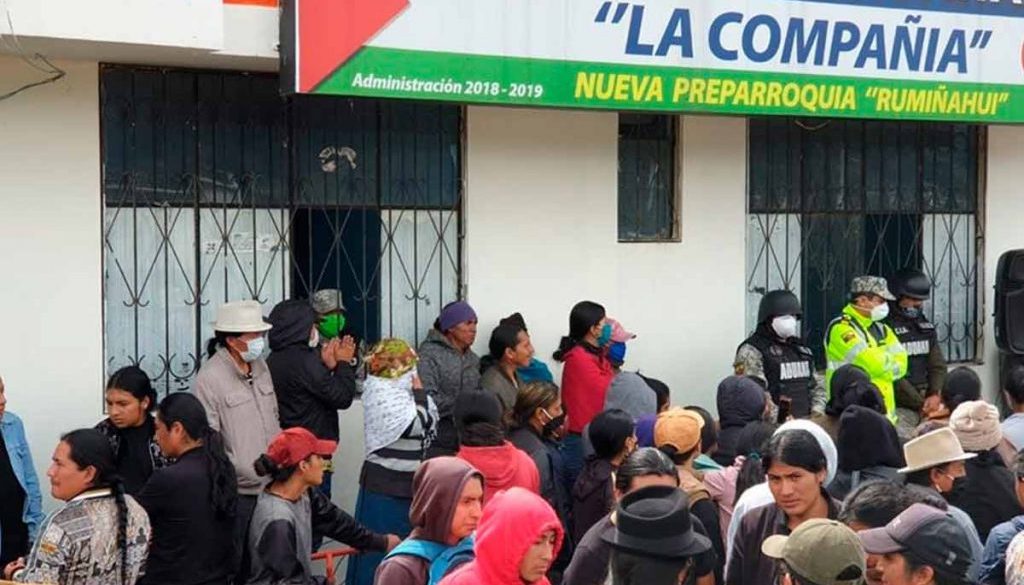 Comuneros de Otavalo retuvieron a agentes aduaneros