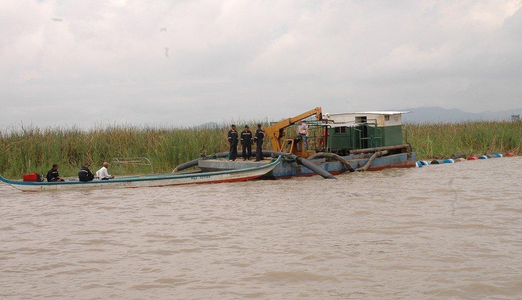 Armada y Jairala hablan sobre dragado del río Guayas