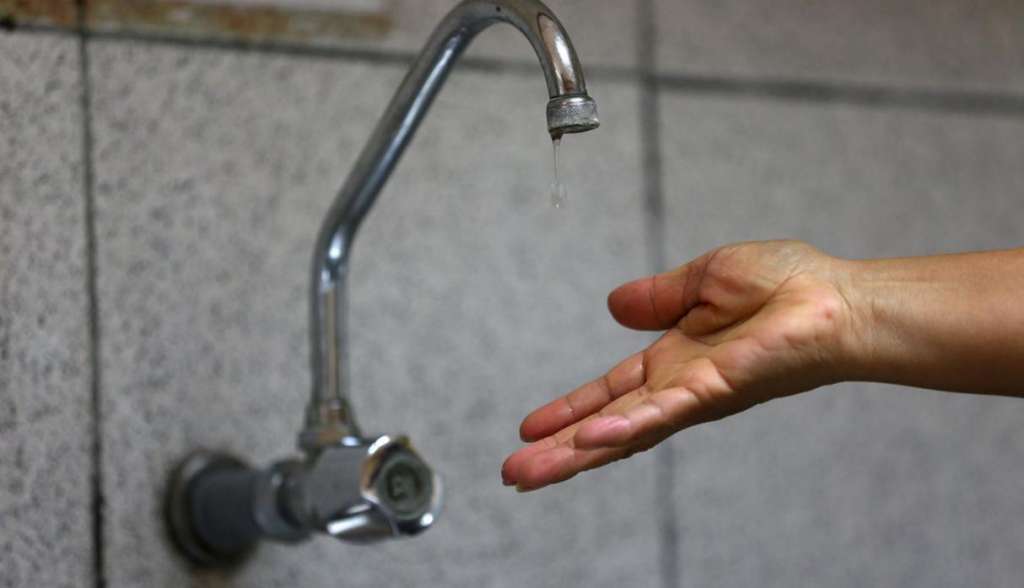 Suspenden agua potable en barrios del sur de Quito