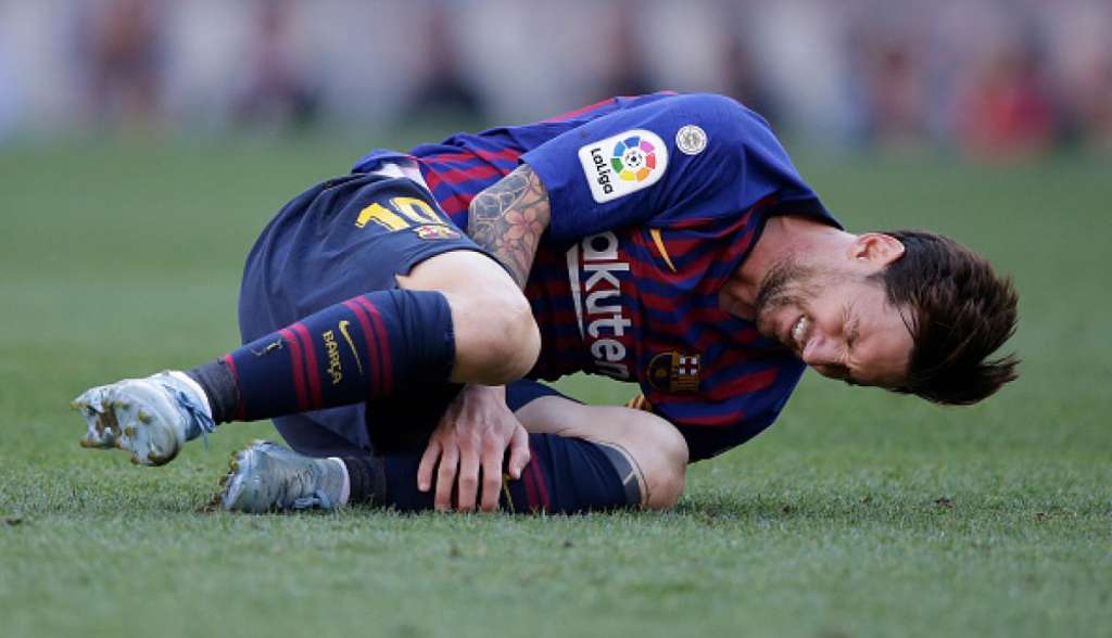 Messi se lesiona la pantorrilla y no viajará con el Barça
