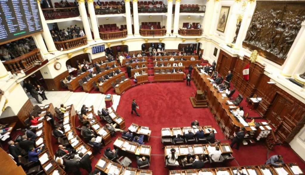 Congreso de Perú debate futuro de Pedro Pablo Kuczynski