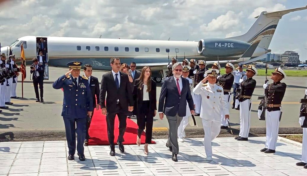 Juan Guaidó llegó a la Base Aérea de Guayaquil