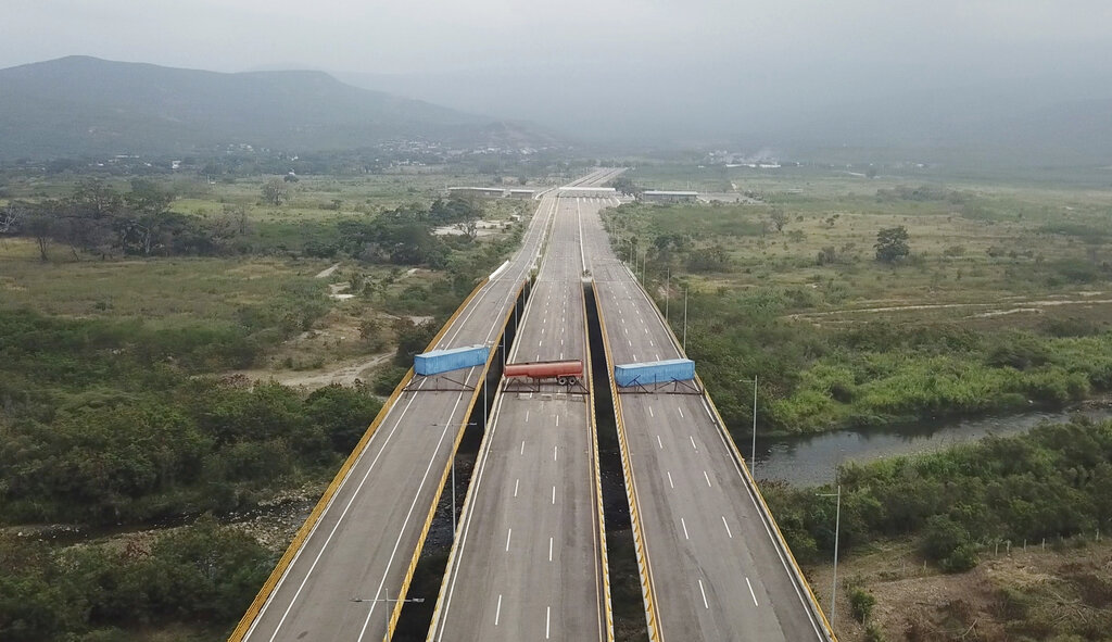 Nicolás Maduro moviliza a 700 agentes a la frontera para impedir ingreso de ayuda humanitaria