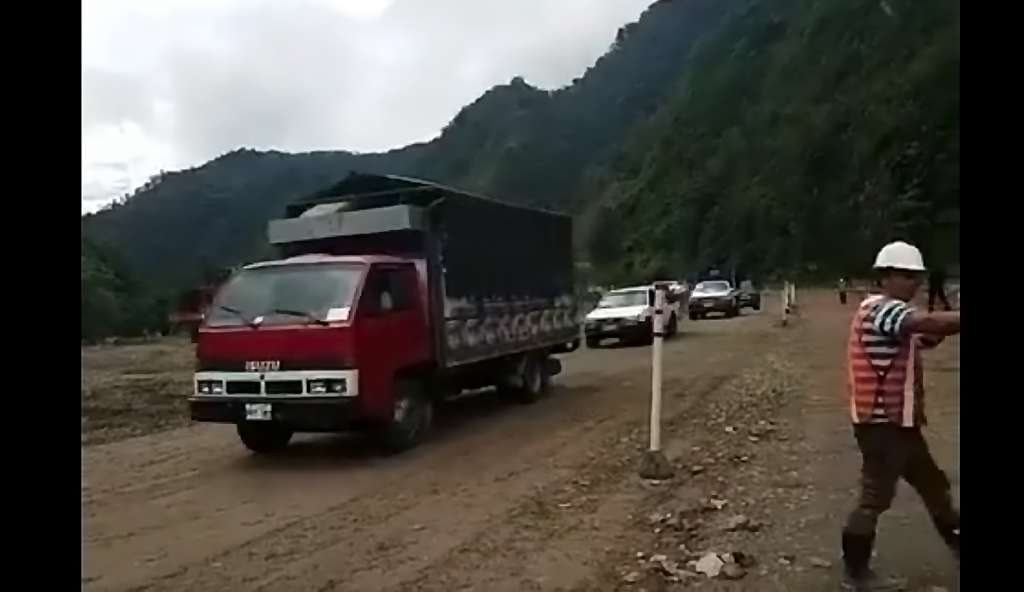 Vía Alóag-Santo Domingo habilitada tras permanecer una semana cerrada por deslizamiento
