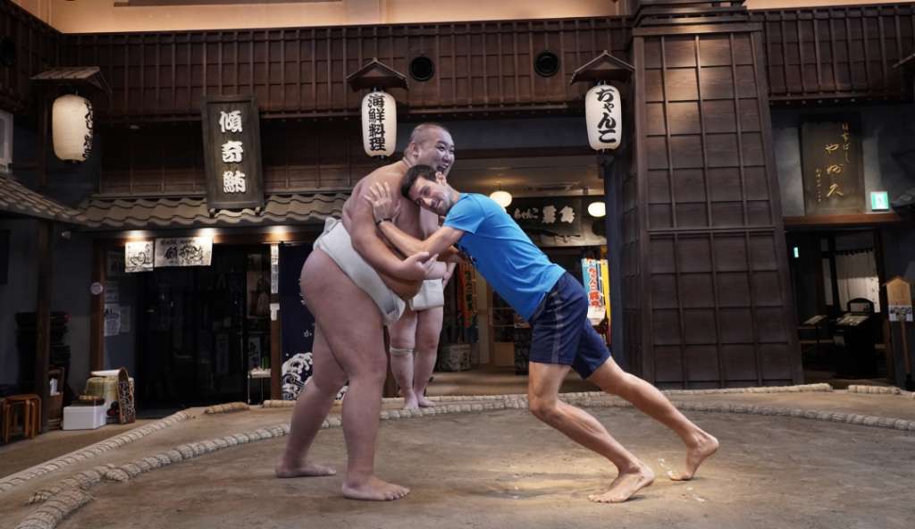 Djokovic aprovechó para practicar sumo en Japón