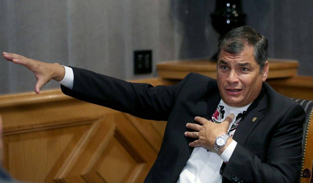 Correa pide preparar victoria elecciones 2017, tras ser impedido de postular