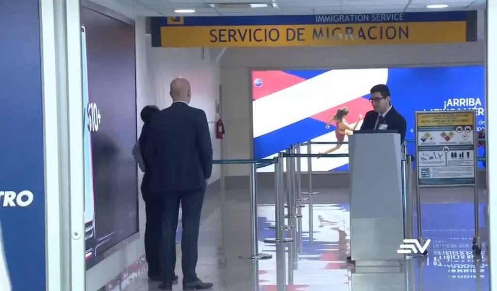 Gestionan salida de iraní que permanece en arpto. de Guayaquil