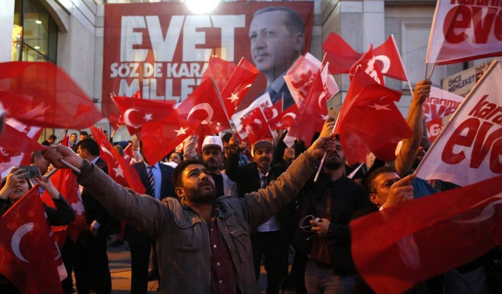 El &quot;sí&quot; triunfa en referéndum de Turquía y adjudica más poder a Erdogan