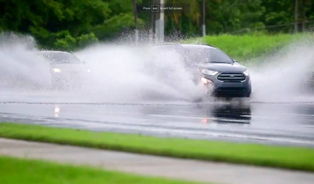 Bahamas y Florida se preparan para recibir al huracán Isaías