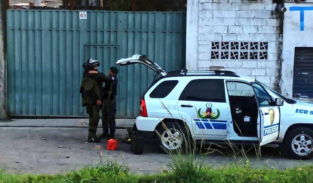 Esmeraldas: Policía evita explosión de un vehículo con una detonación controlada