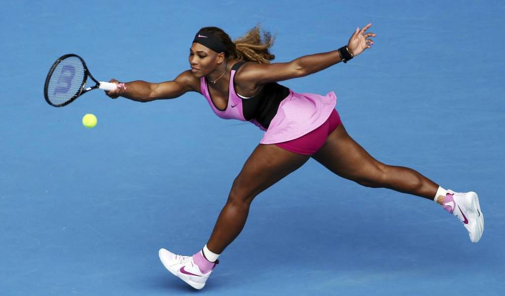 Serena Williams vence a Ivanovic en su debut en el Masters
