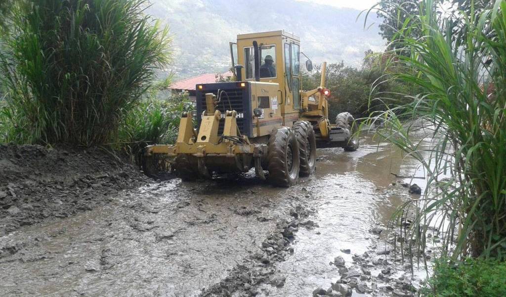 Intensa lluvia provoca varios deslaves en el cantón Patate