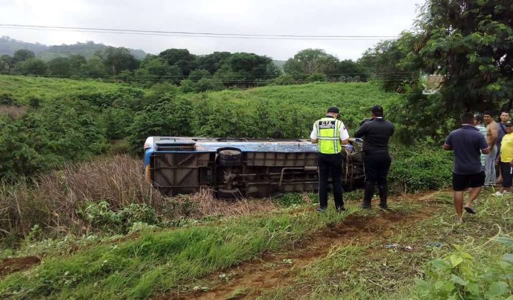 Una fallecida tras accidente en vía Rocafuerte-Tosagua