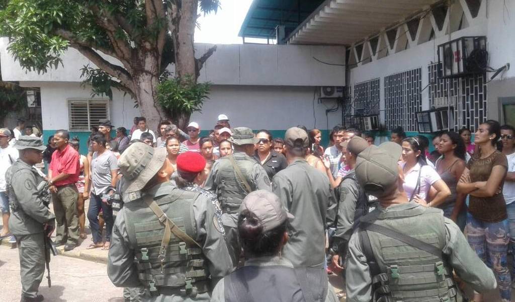Muere al menos una treintena de personas durante motín en prisión venezolana