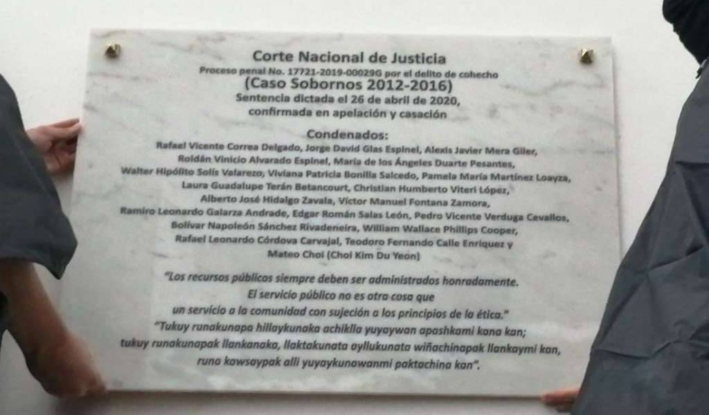 Caso Sobornos: colocan placa en Carondelet como parte de sentencia